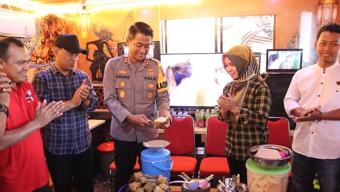 Momen silaturahmi massa buruh dengan Kapolres Grobogan AKBP Dedy Anung Kurniawan, Senin (1/5/2023).