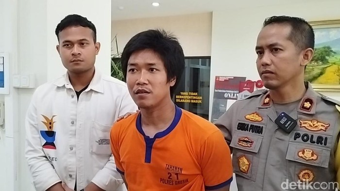 Seorang ayah tega membunuh anak kandungnya yang berusia 9 tahun di Gresik, Jawa Timur. Lalu, apa motif pembunuhan anak di Gresik tersebut? Ini kata pelaku.