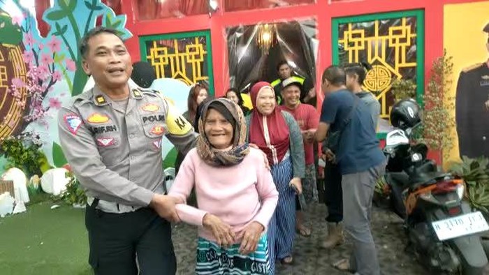 nenek ditemukan di tol pandaan