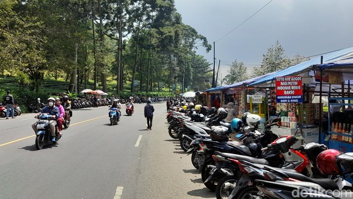 Pedagang di Jalur Puncak Bogor