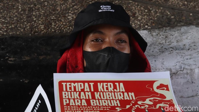Potret buruh dalam Hari Buruh di Bandung, Senin (1/5/2023). Potret buruh dalam Hari Buruh di Bandung, Senin (1/5/2023).