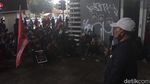 Potret Buruh di Bandung Perjuangkan Kesejahteraan
