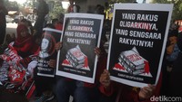 Buruh juga menyoroti terkait keberlangsungan pendidikan anak buruh. Jika UMK minim, pendidikan anak buruh tidak akan mendapatkan pendidikan tinggi. (Foto: Wisma Putra/detikJabar)