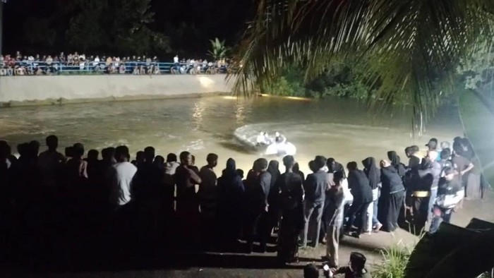 Proses pencarian pelajar yang hanyut di sungai wilayah Kuansing