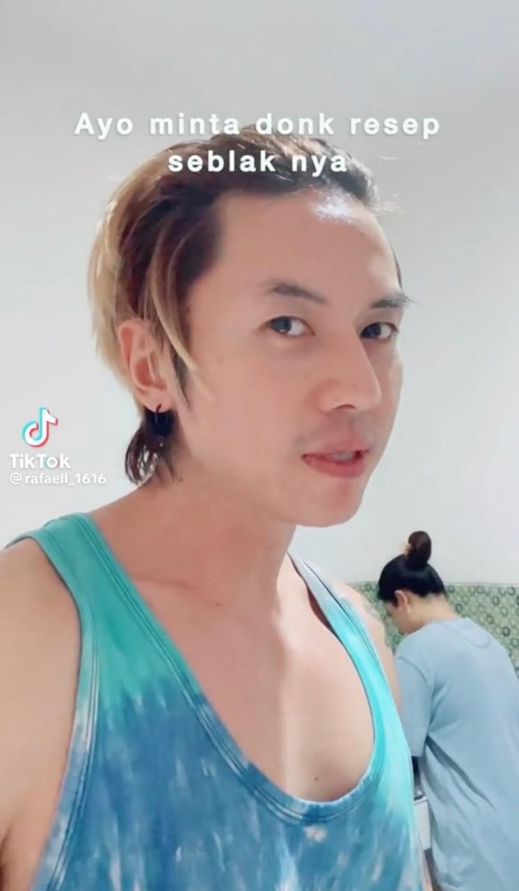 Rafael Tan SM*SH Bagikan Resep Seblak, Ditonton 5,3 Juta Kali di TikTok