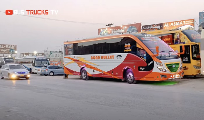Road bullet bus di Pakistan