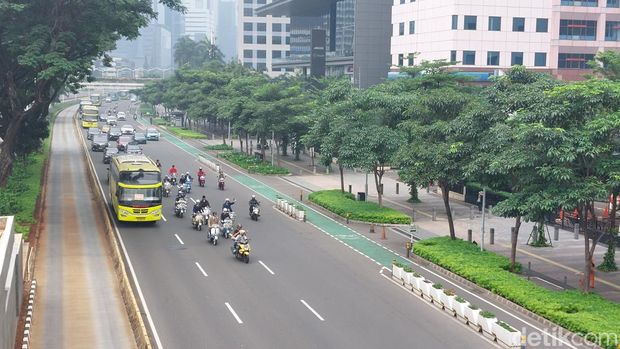 Sejumlah elemen buruh akan melakukan aksi memperingati Hari Buruh Internasional atau May Day di depan Istana Negara. Massa buruh tiba di Patung Kuda. (Brigitta/Rumondang/detikcom)