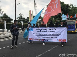 Aksi di Jogja Dikawal Bergodo, Buruh Minta Upah Naik Jadi Rp 4 Juta