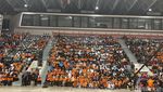 Potret Massa Buruh Padati Istora di May Day Fiesta