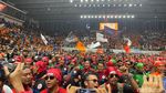 Potret Massa Buruh Padati Istora di May Day Fiesta