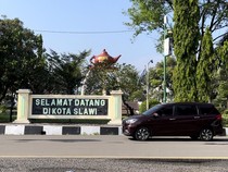 Mau Touring Liburan Akhir Tahun Naik Mobil? Simak Tips Berkendara yang Aman