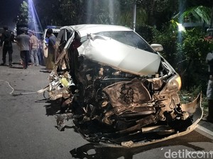 Pulang Pengamanan May Day, Truk Brimob Kecelakaan vs Innova di Bojonegoro