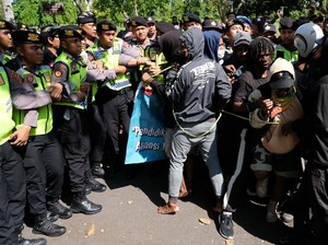 Aksi AMP di Denpasar: Dikecam Ormas, Dibubarkan Aparat