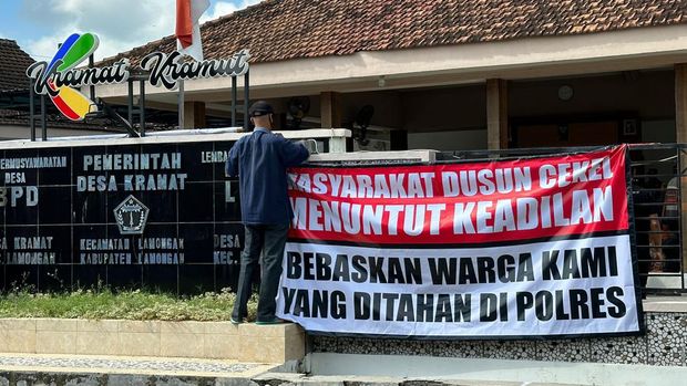 warga lamongan demo minta 8 warga dibebaskan