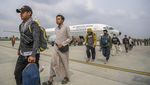 WNI yang Dievakuasi dari Sudan Tiba di Jakarta