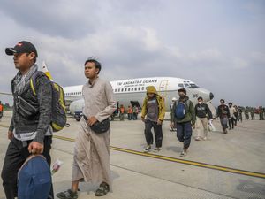 WNI yang Dievakuasi dari Sudan Tiba di Jakarta