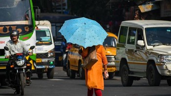 Kita semua harus bersiap. Pastikan bahwa emisi karbon tidak berkurang dalam dekade mendatang sehingga intensitas gelombang panas akan semakin meningkat, kata KJ Ramesh, direktur jenderal meteorologi di Departemen Meteorologi India, dikutip dari Arab News. Foto: SOPA Images/LightRocket via Gett/SOPA Images
