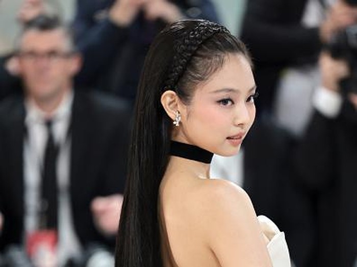 Adu Gaya Song Hye Kyo, Jennie BLACKPINK, dan Jackson Wang di MET Gala
