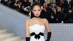 Duet Maut! Pesona Song Hye Kyo dan Jennie BLACKPINK di Met Gala 2023