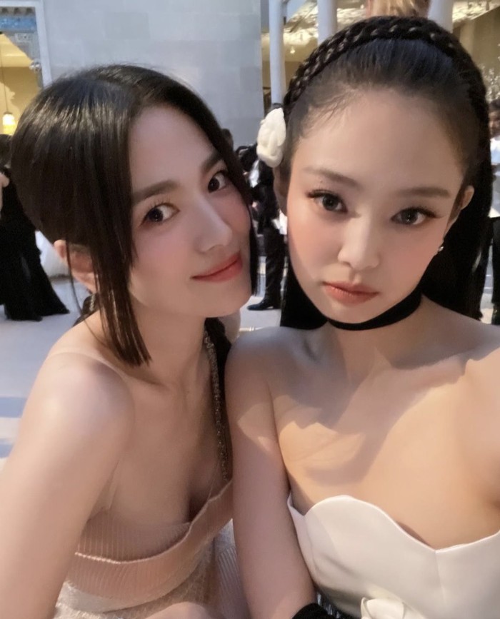 Adu Gaya Song Hye Kyo, Jennie BLACKPINK, dan Jackson Wang di MET Gala Adu Gaya Song Hye Kyo, Jennie BLACKPINK, dan Jackson Wang di MET Gala