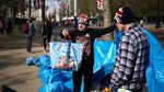 Aksi Fans Keluarga Kerajaan Berkemah Jelang Penobatan Raja Charles III