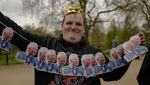 Aksi Fans Keluarga Kerajaan Berkemah Jelang Penobatan Raja Charles III