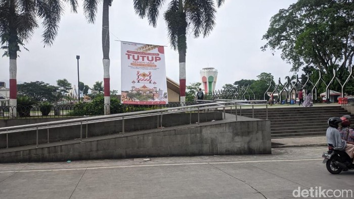 Alun-alun Cianjur ditutup sementara.
