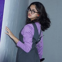 Asila tampaknya memang ingin mengikuti jejak sang ayah dengan terjun ke dunia hiburan. Namun bukan sebagai aktris, Asila memilih menjajal dunia tarik suara. Foto: Instagram/@therealasilamaisa