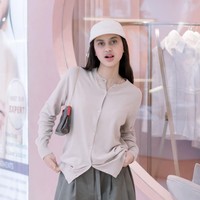 Nama Asila Maisa, putri aktor Ramzi belakangan tengah menjadi viral dan banyak diperbincangkan di media sosial, terutama TikTok. Asila justru mendapat nyinyiran dari netizen terkait dengan gaya bernyanyinya yang dinilai berlebihan. Foto: Instagram/@therealasilamaisa