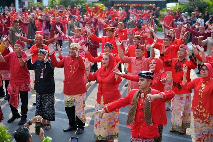 Asyiknya Walkot Joget Bareng Warga di Perayaan HUT Kota Semarang Ke-476