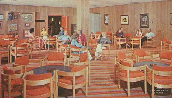 Lounge koktail dari resor Poconos yang kini terbengkalai. Foto: Pablo Iglesias Maurer via Dcis