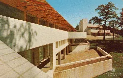 Potret Bangunan yang Dulu Populer Kini Terbengkalai dan Berhantu