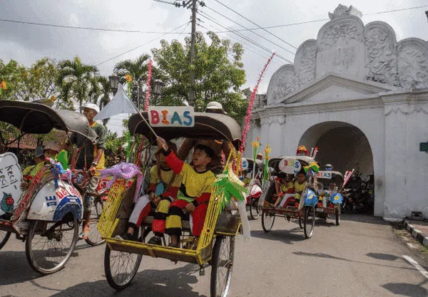 Begini Keseruan Perayaan Hari Pendidikan Nasional di Berbagai Wilayah