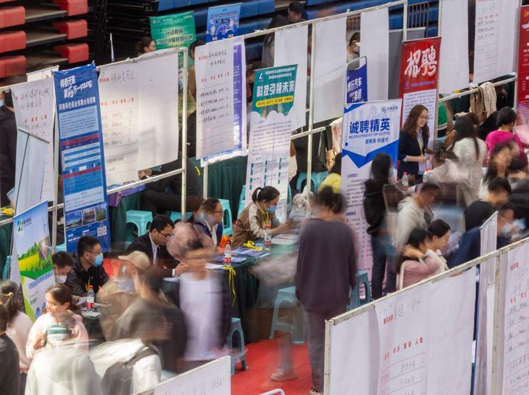 Belasan Juta Sarjana China Jadi Pengangguran Gegara Pandemi COVID