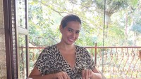 Momen lain saat Catherine Wilson liburan di Bali. Ia menikmati sarapan lezat dengan menu omelet di Ayung Resort Ubud. Foto: Instagram @cathrinewilson