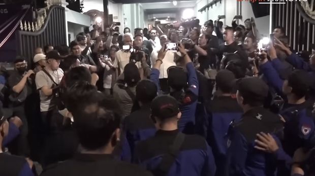 Ganjar Pranowo bertemu buruh. (Tangkapan layar youtube)