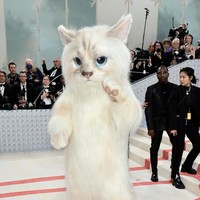 Seperti tahun-tahun sebelumnya, MET Gala 2023 yang digelar di The Metropolitan Museum of Art, New York City, AS, Senin (1/5/2023) atau Selasa pagi, bertaburan bintang dengan busana paling glamor hingga terhebohnya. Tidak ketinggalan, Jared Leto yang memberi kejutan dengan kostum kucing raksasa. (Foto: Jamie McCarthy/Getty Images)