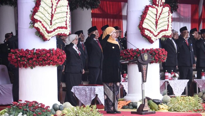 Gubernur Khofifah Indar Parawansa