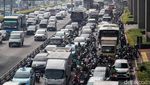 Harap Bersabar, Jalan Gatot Subroto Macet Banget!