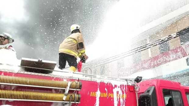 Setiap tanggal 4 Mei diperingati sebagai Hari Pemadam Kebakaran Dunia atau International Firefighters Day. Yuk, simak sejarah dan cara memperingatinya!