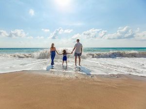Arti Holiday, Bedanya dengan Vacation, dan Rekomendasi Tempat Liburan