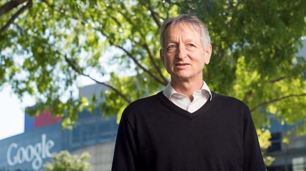 Ilmuwan komputer Geoffrey Hinton, yang mempelajari jaringan saraf yang digunakan dalam aplikasi kecerdasan buatan, berpose di kantor pusat Google Mountain View, California, Rabu, 25 Maret 2015. (File Foto - AP Photo/Noah Berger)
