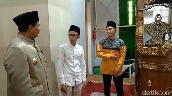 Imam Masjid Al-Muhajir saat ditemui Wakil Gubernur Jabar Uu Ruzhanul Ulum