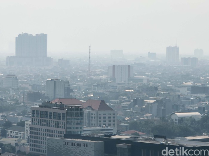 Indeks kualitas udara diperlukan untuk mengetahui keadaan udara di suatu wilayah karena berkaitan dengan lingkungan hidup. Lalu, apa itu indeks kualitas udara?
