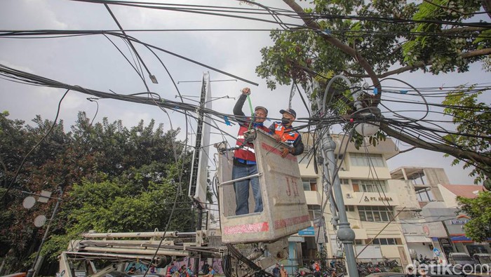 Jalan Riau Bandung Ditarget Tahun Ini Bebas Kabel Udara