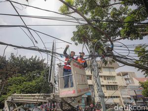 Jalan Riau Bandung Ditarget Bebas Kabel Udara Tahun Ini