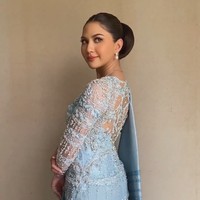 Dari prosesi adat yang dijalaninya, aktris 30 tahun ini memiliki marga yakni Damanik.  Foto: Instagram/@myrnamyura