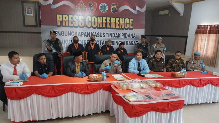Polisi ungkap 5 kilogram sabu dan ekstasi yang akan diedarkan di Kalteng.