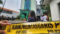 Garis polisi terpasang di kantor MUI Pusat.