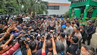 Penjelasan tersebut sekitar 3 jam setelah peristiwa terjadi.